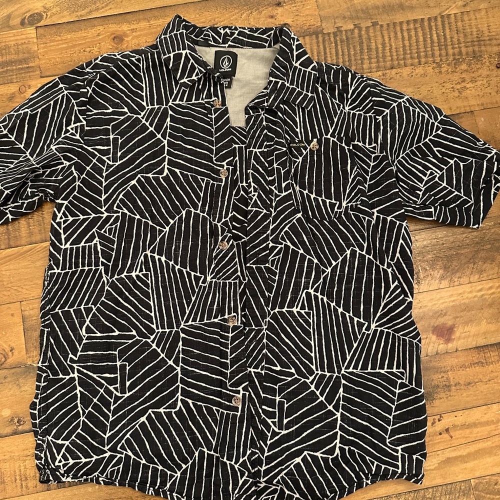 Volcom Black and White Casual Button Down Shirt with Geometric Pattern
